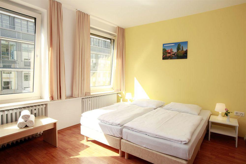 Hotel A&O Nuernberg Hauptbahnhof Esterno foto