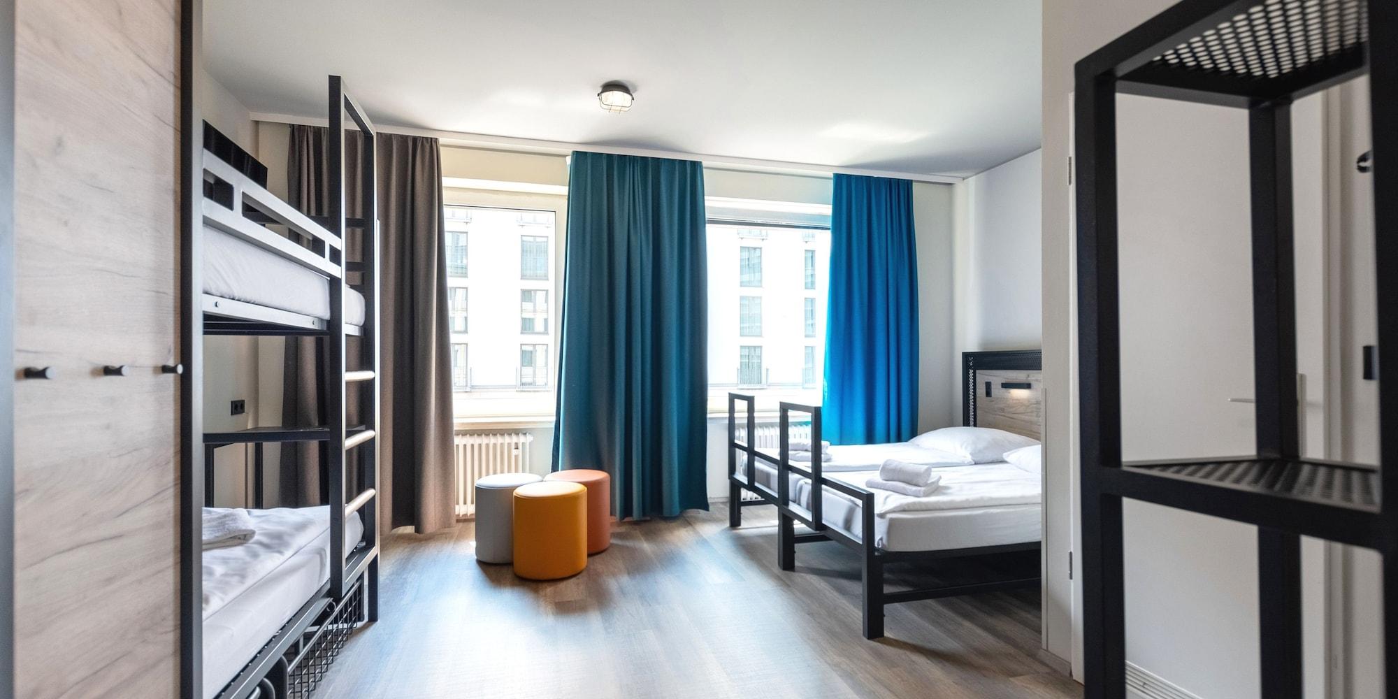 Hotel A&O Nuernberg Hauptbahnhof Esterno foto